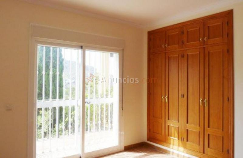 Adosado en venta en  Alcaucín