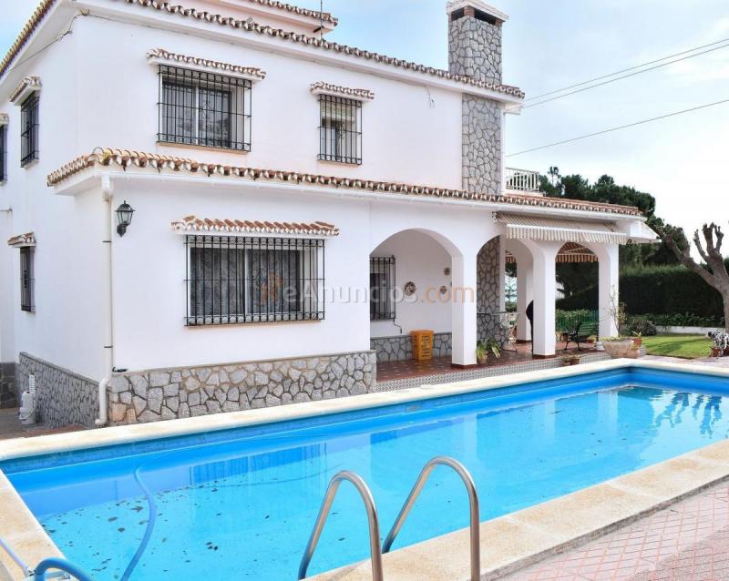 Adosado en venta en  Chilches