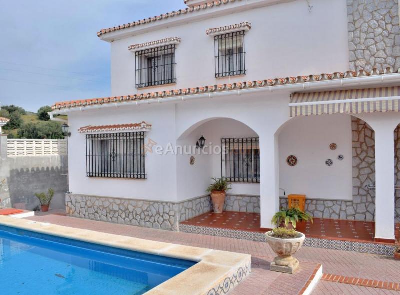 Adosado en venta en  Chilches