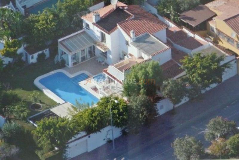 Adosado en venta en  PUERTO BANÚS, Nueva Andalucía, Marbella