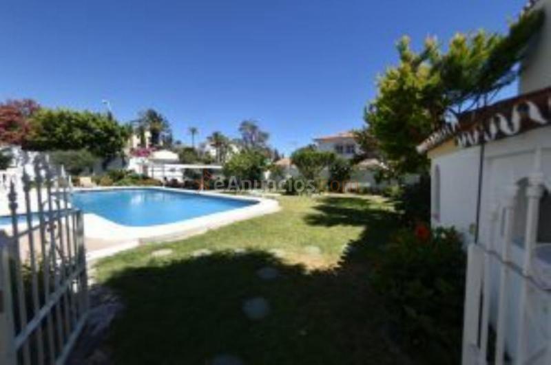Adosado en venta en  PUERTO BANÚS, Nueva Andalucía, Marbella