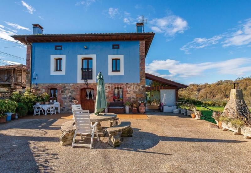 Adosado en venta en  Parres