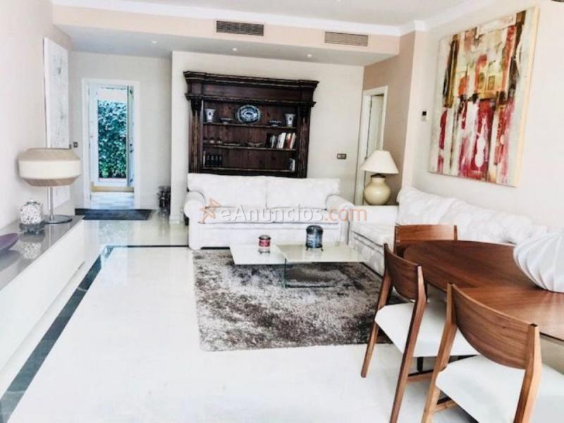 Apartamento en venta en  Urb. Marbella Real, Nagüeles-Milla de Oro, Marbella