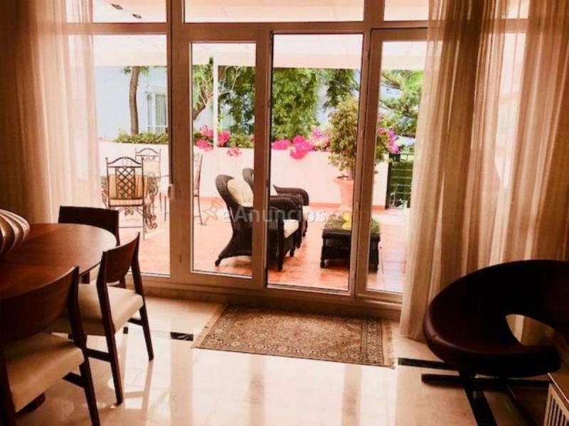 Apartamento en venta en  Urb. Marbella Real, Nagüeles-Milla de Oro, Marbella