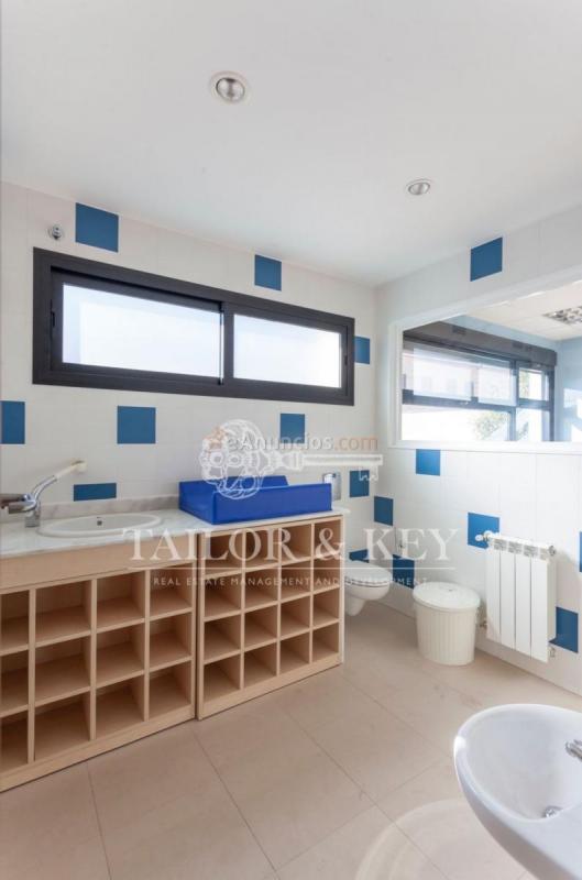 Local Comercial en venta en Calle la Cruz de la Sangre, Sevilla la Nueva