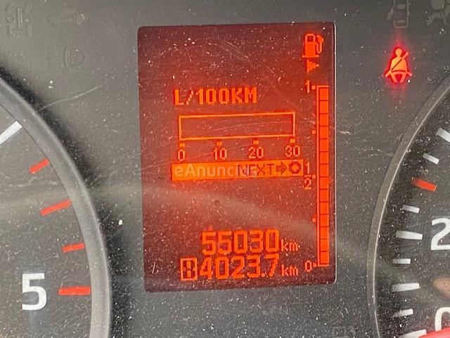 Camion grua con cesta