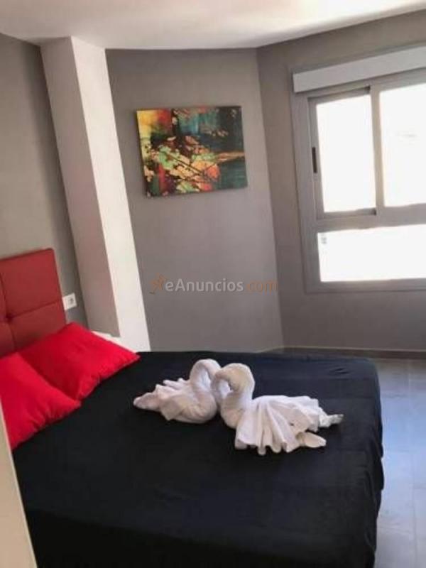 Se alquila habitación con baño Privado.