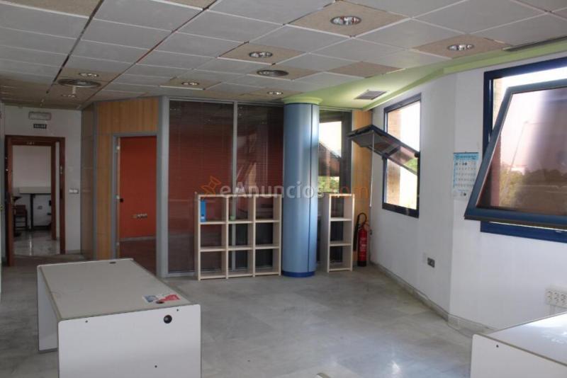 Magnífica  oficina en edificio, frente al Palacio de Congresos de Sevilla