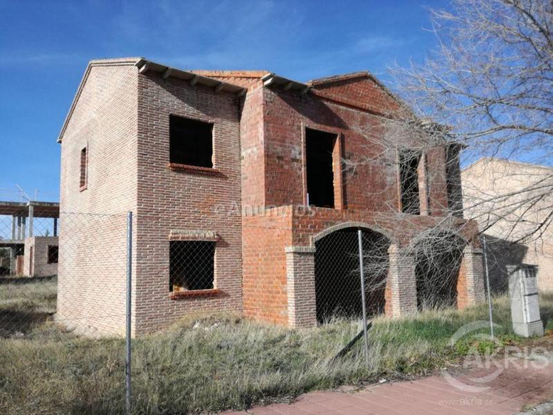 Chalets en construcción en Burguillos