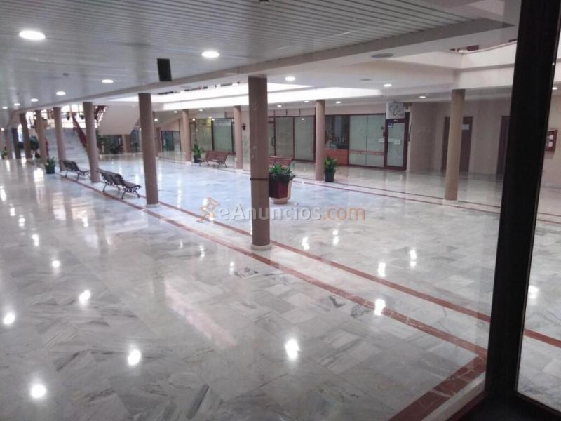 Local en venta en Toledo de 845 m2