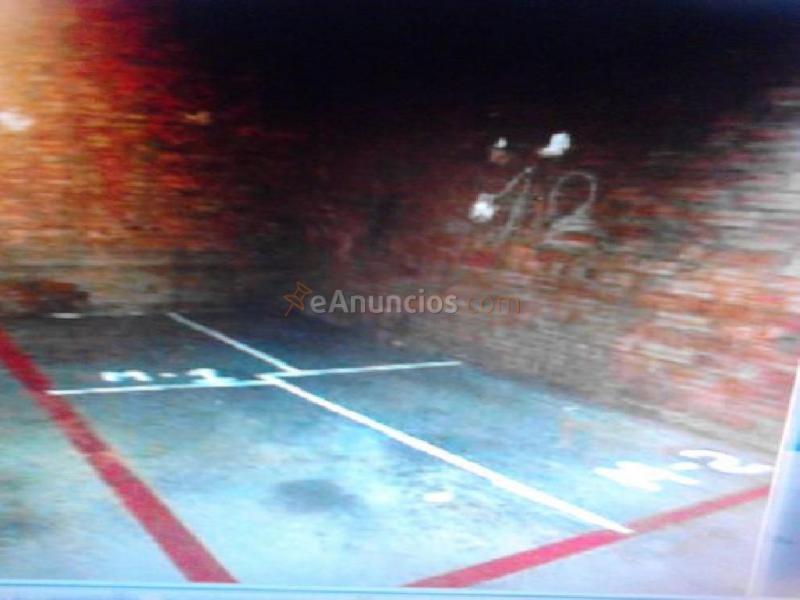 PLAZA DE PÁRKING PARA TRES MOTOS EN VENTA ZONA SGDA FAMILIA DE MANRESA