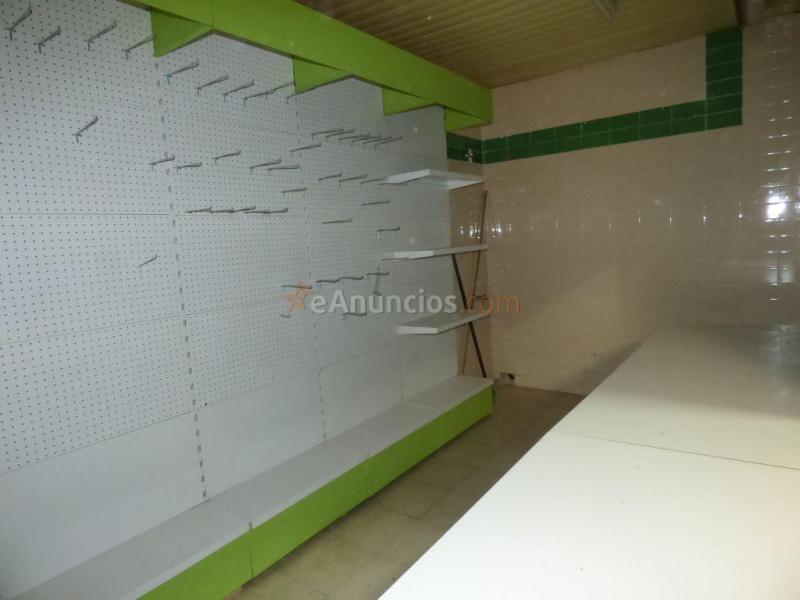 PARADA EN MERCADO EN VENTA EN MANRESA