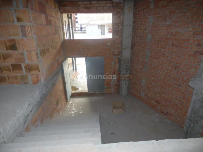 LOCAL DE 330m2 EN ALQUILER EN EL CENTRO DE MANRESA DIÁFANO
