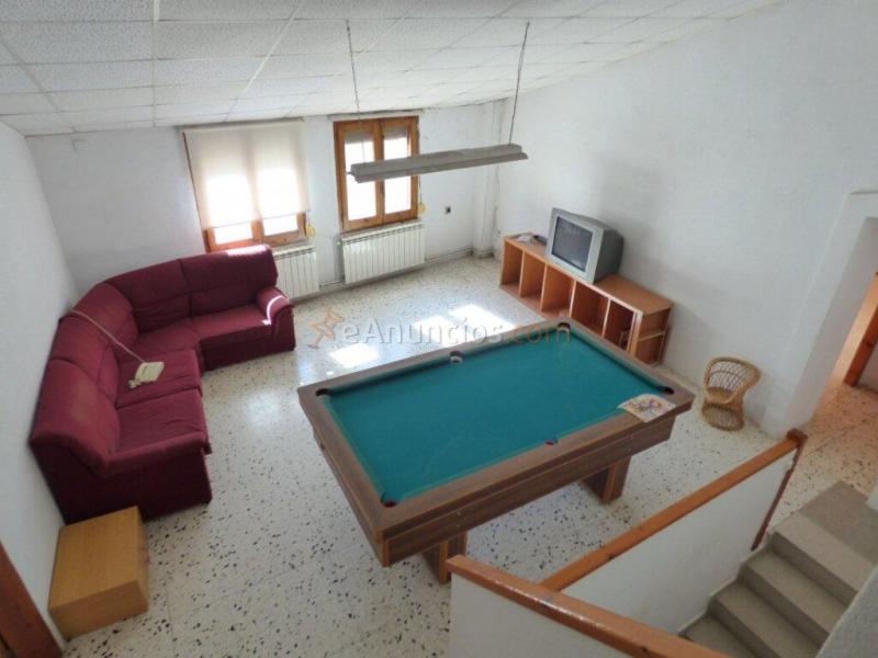 CASA EN VENTA DE 5 HABITACIONES, GARAJE Y TERRAZA EN LA POBLACIÓN DE MONISTROL DE CALDERS