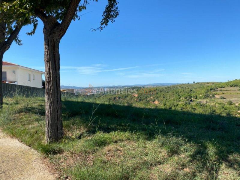 Parcela residencial de 2.000 m2 en Castellbisbal