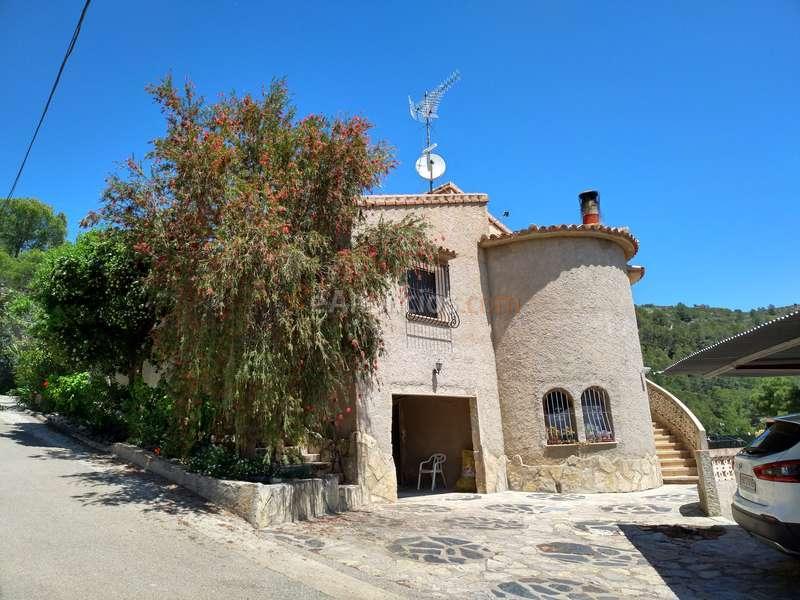 Chalet con piscina y vistas panorámicas