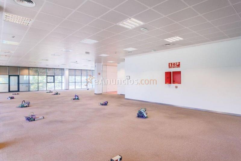 MAGNIFICAS OFICINAS CON 4 PLAZAS DE PARKING EN MANUEL SIUROT