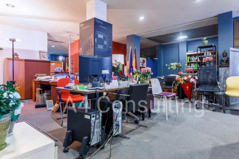 LOCAL DE ESQUINA CON AMPLIA FACHADA JUNTO PARROQUIA DE LOS REMEDIOS