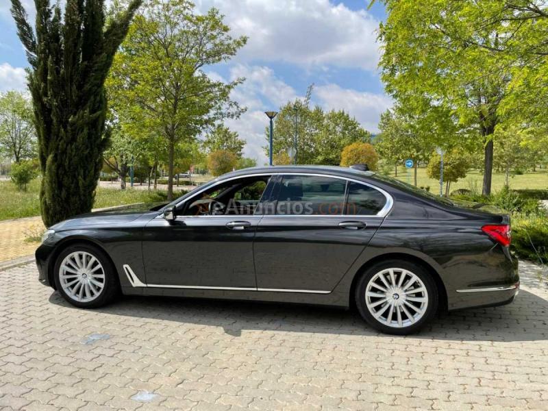 BMW Serie 7 730D 265cv 8 vel. *IVA deducible* *2016* *73.000 km* *Nacional* *Libro de revisiones* 