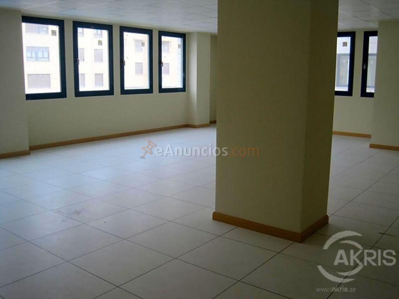 Oficinas diáfanas para múltiples usos.