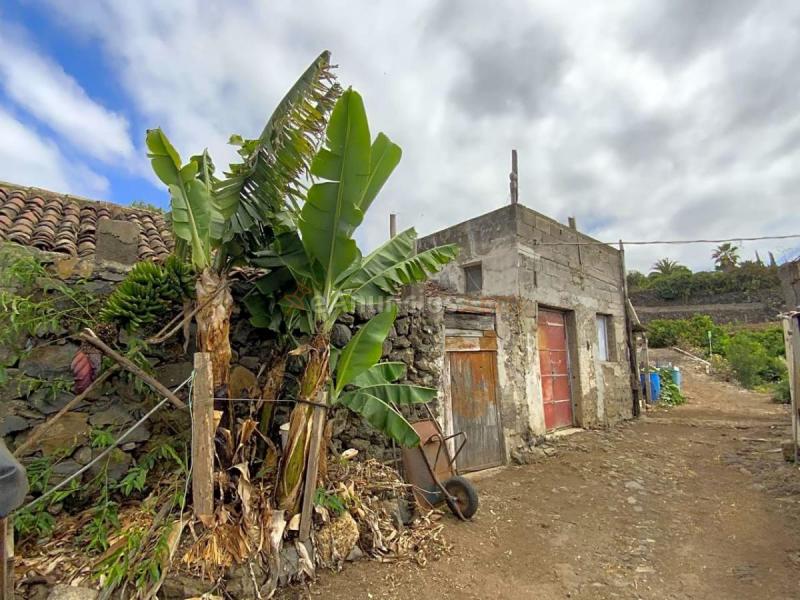 Se vende casa rural con finca