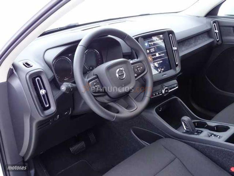 Volvo XC40 XC40 T2 Momentum Core Automatico de 2021 con 10 Km por 31.900 EUR. en Zaragoza