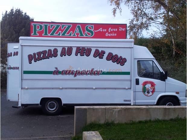 Camión pizzería con horno de leña (marca EFREM PIZZAIOL