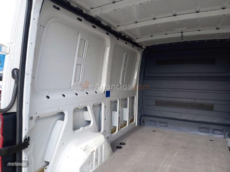 Volkswagen Crafter 35 Furgon PRO BM 2.0 TDI BMT 163CV de 2016 con 136.051 Km por 18.500 EUR. en Granada