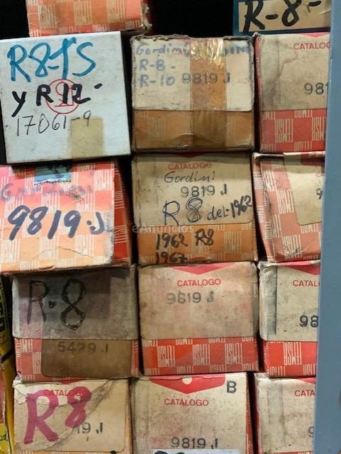 Piezas variadas y nuevas para coches clasicos