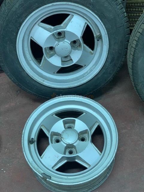 Piezas variadas y nuevas para coches clasicos