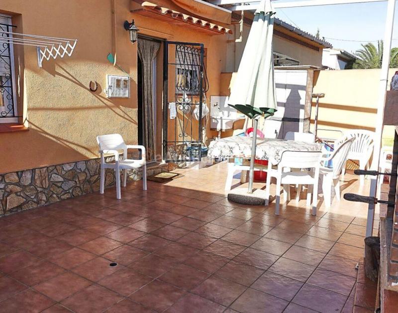 Adosada en Venta en Escala, L Girona