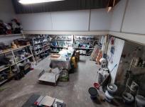 LOCAL DE DOS PLANTAS A LA VENTA EN EL BARRIO DE LA SAGRADA FAMILIA DE MANRESA.