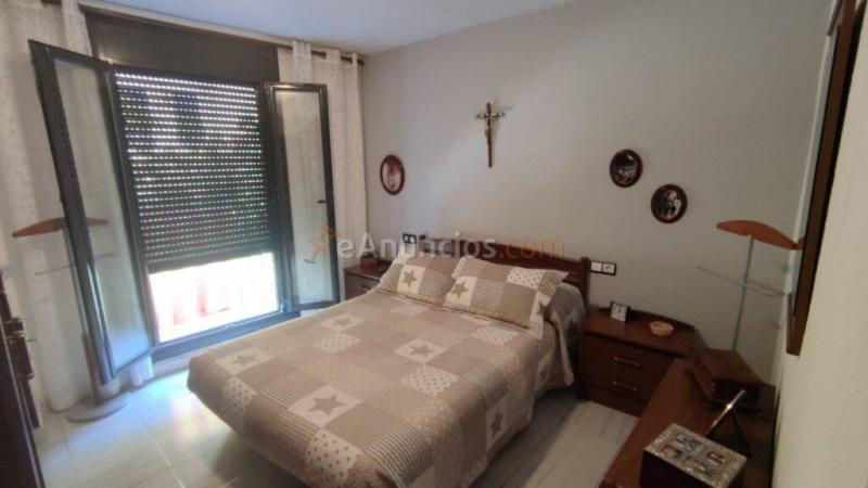 EDIFICIO Y CASA UNIFAMILAR EN VENTA EN ZONA VALLDAURA DE MANRESA.