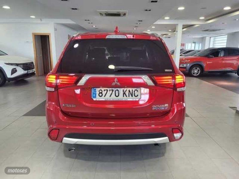 Mitsubishi Outlander Outlander PHEV Motion 4WD de 2018 con 43.000 Km por 27.990 EUR. en Madrid
