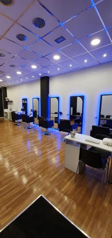 Tu peluquería low cost por 16.000 euros.