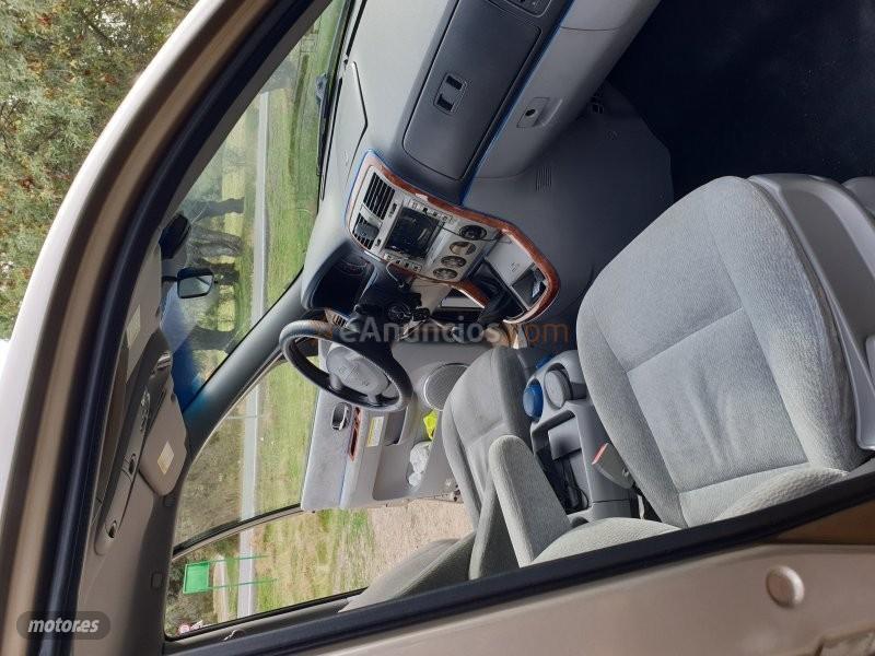 Kia Carnival 144 CV de 2004 con 227.000 Km por 3.800 EUR. en Segovia