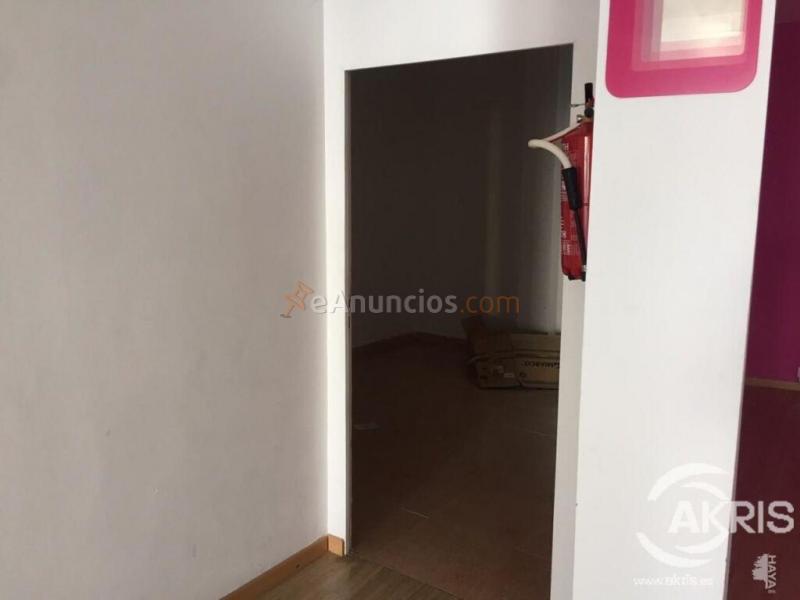 LOCAL COMERCIAL DE 94 M2 EN BUEN ESTADO DE CONSERVACION