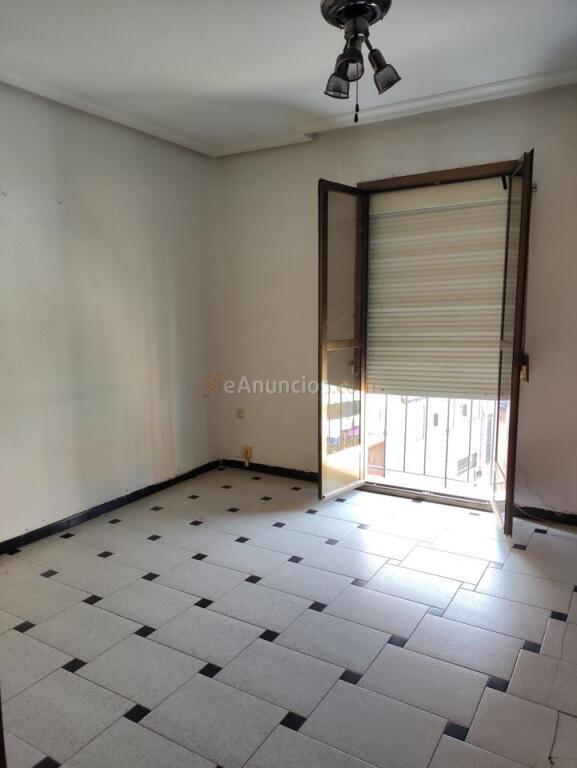 Vivienda a reformar en el barrio de ANTEQUERUELA