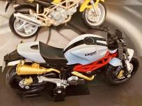 Maquetas de motos escala 1:18 BMW ktm honda