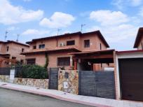 CHALET PAREADO EN URBANIZACIÓN SALAMANCA