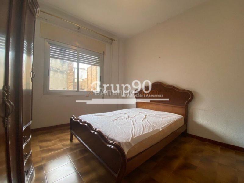 Casa esquinera en el centro de Remolins