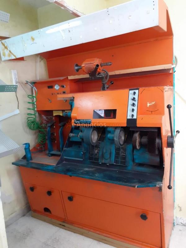 Se vende maquinaria de reparación de calzado por jubila