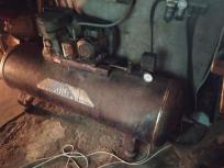 Compresor de 300 litros a 380 W