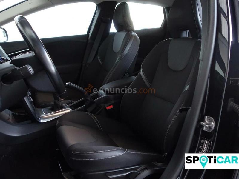 Volvo V40  2.0 D3 Momentum