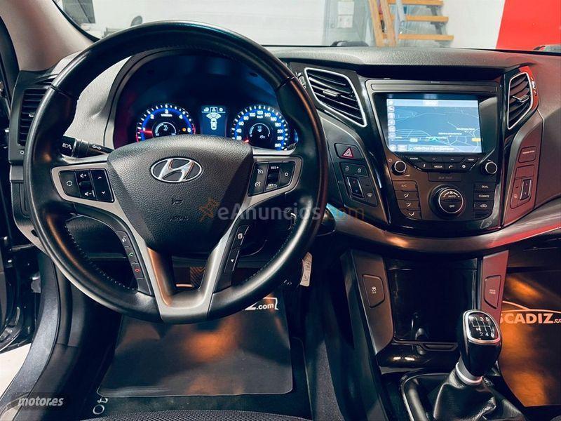 Hyundai i40 CW 1.7 CRDi 85kW 115CV BlueDrive Link de 2017 con 110.000 Km por 13.900 EUR. en Cadiz