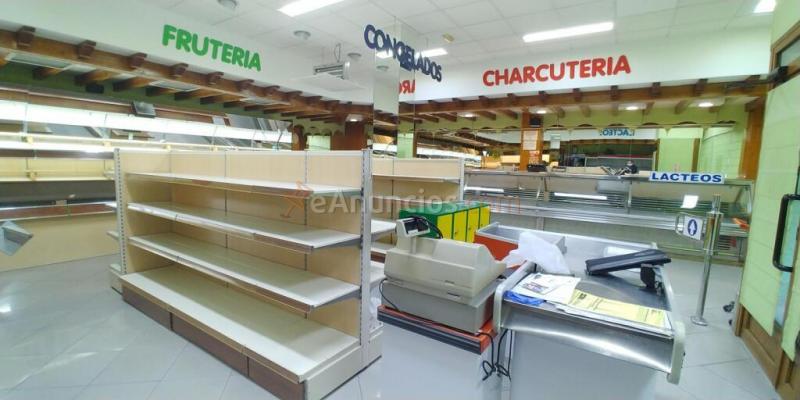 Tienda de alimentación o mercado en Torrelavega