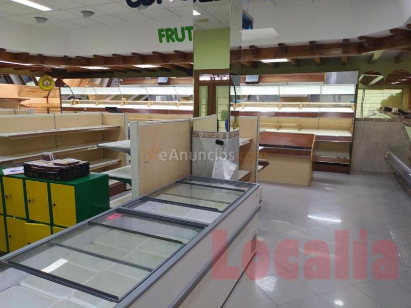 Tienda de alimentación o mercado en Torrelavega