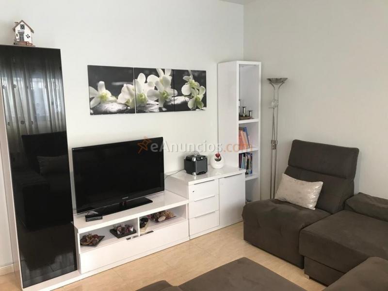 CASA SEMINUEVA DE TRES HABITACIONES Y DOS TERRAZAS A LA VENTA EN LA BARRIADA DE SANT PAU.