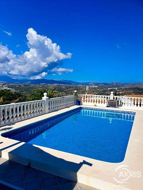 ESTUPENDO CHALET CON  BONITAS VISTAS AL MAR