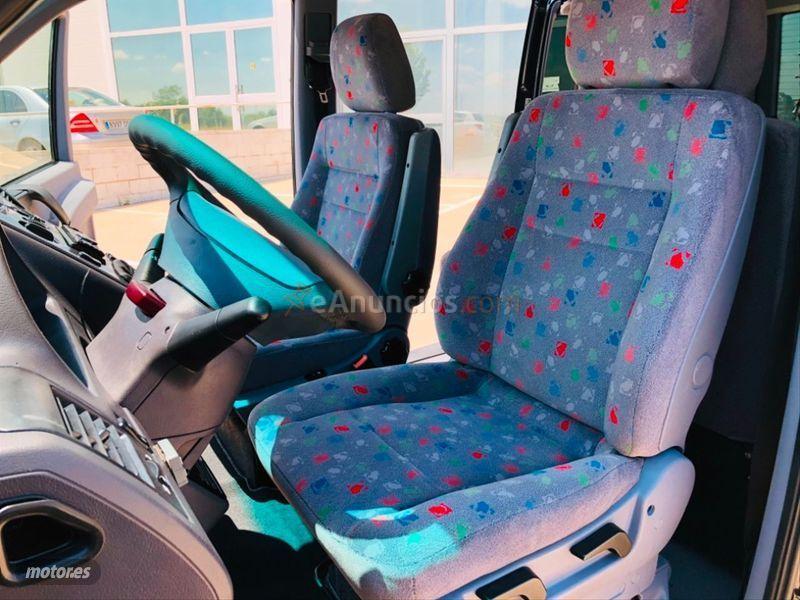 Mercedes Vito 112CDI 2.2TD F de 2003 con 187.124 Km por 12.500 EUR. en Madrid